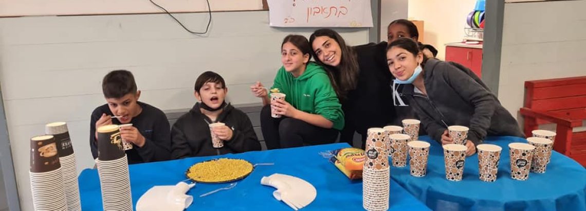 מאיה דורי מכיתה ז’5 זכתה בגביע חיפה בגלישת רוח