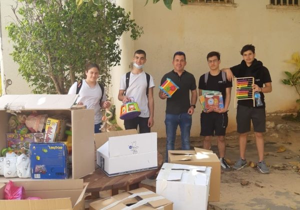 איסוף צעצועים לילדים – כיתה י’9 מחנך גדי שמר
