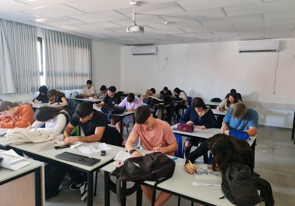 סדנת הכנת מייצג לחטופים בהובלת מנהלת ביהס ריקי ברק